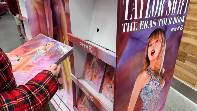 ‘Eras’ book sells over 800k copies in first weekend