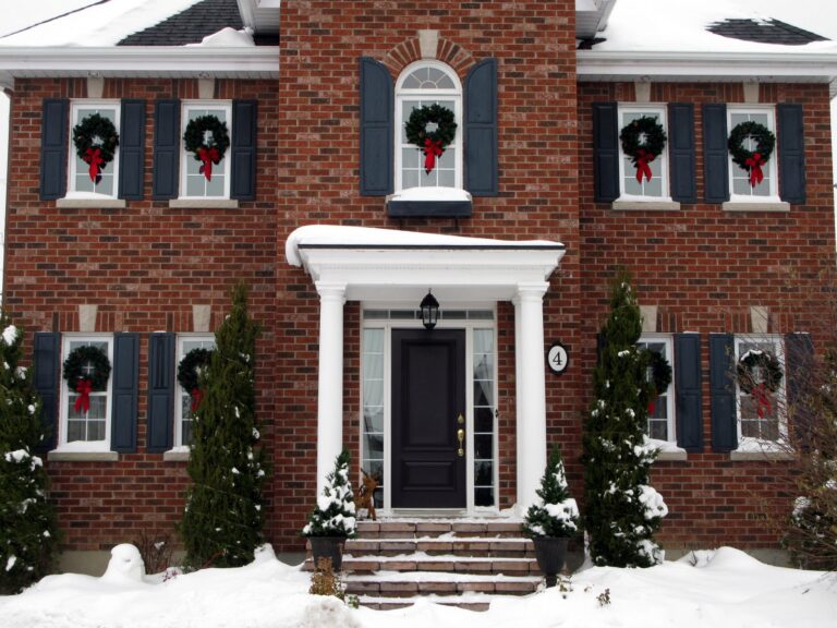 How Does Laradioduperenoel Spread Holiday Cheer?