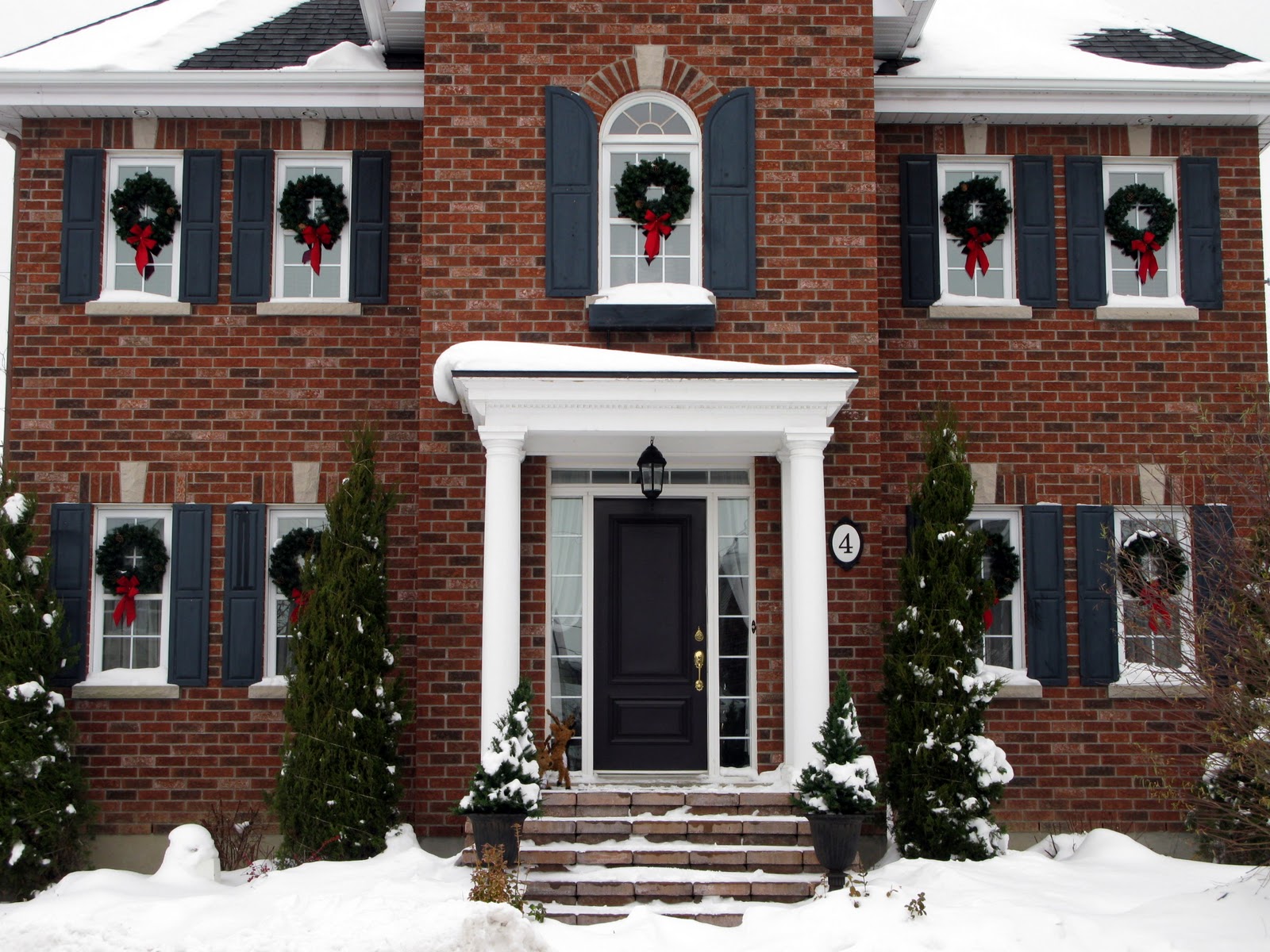 How Does Laradioduperenoel Spread Holiday Cheer?